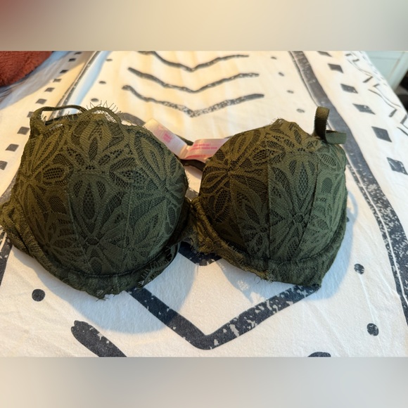 VICTORIA’S SECRET PUSH-UP BRA - Picture 2 of 4
